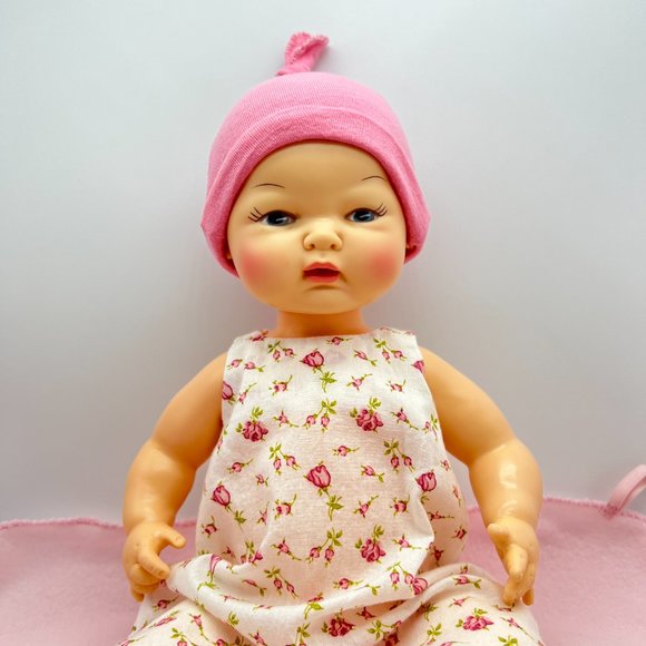 Horsman 13” BYE LO Baby Doll Drinks & Wets Molded Hair 1970’s w/ OUTFITS - Picture 8 of 15